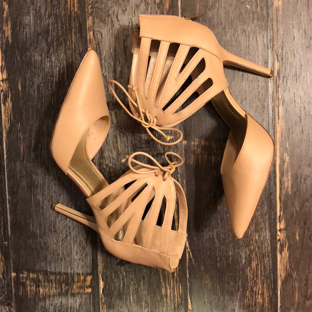 BCBG pumps